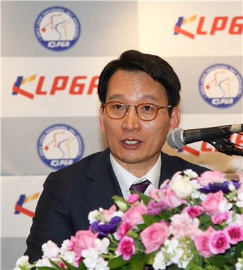 김상열 호반건설 회장이 제13대 KLPGA 회장에 취임한 뒤 포부를 밝히고 있다. 사진=KLPGA