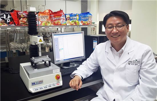 [포커스人]올여름 국물없는 라면전쟁…"밀리면 국물도 없다"