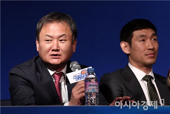 [포토]질문에 답하는 유재학 감독