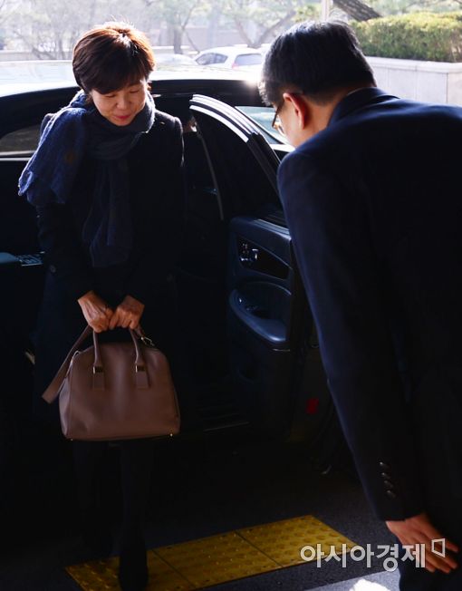 [포토]이선애 신임 헌법재판관, '만나서 반갑습니다'