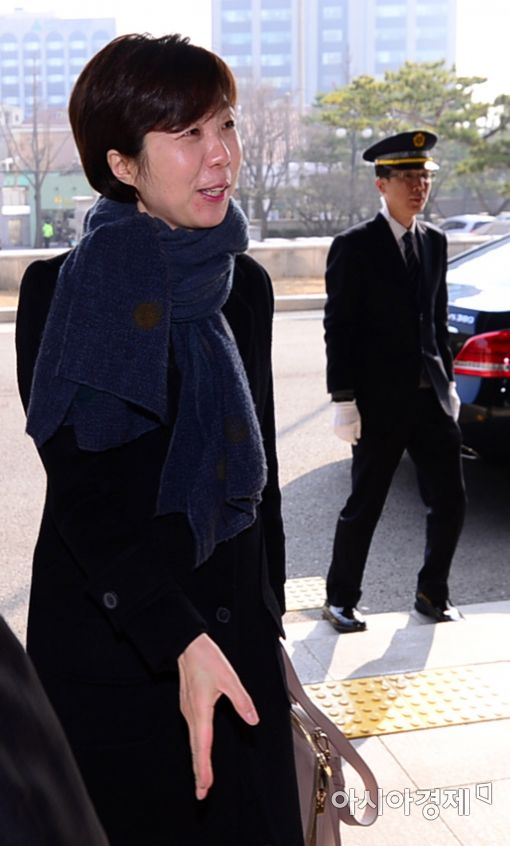 [포토]이선애 신임 헌법재판관, 첫 출근