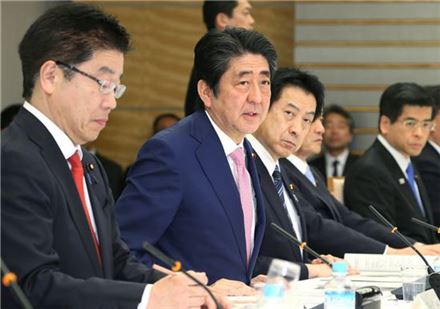 3월28일 일하는 방식 개혁 실현회의에 참석한 아베신조 일본 총리