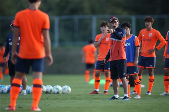 '개막 3연승' 제주 조성환 감독, 스포츠투아이 이달의 감독