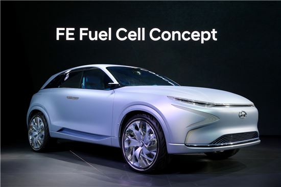 '2017 서울모터쇼'에서 현대차가 아시아 최초로 공개한 'FE 수소전기차 콘셉트' 
