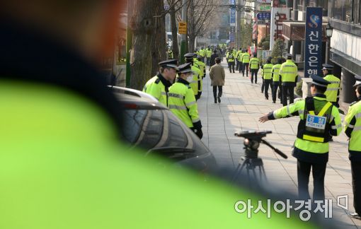 [포토]박 前 대통령 영장심사, 법원 앞 경비