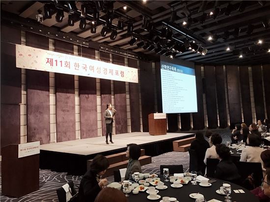 "저성장 시대, 지갑열게 만드는 2017 트렌드 키워드는"