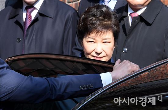 [포토]박근혜 전 대통령, '집으로 돌아올 수 있을까'