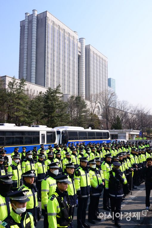 [포토]법원 앞 빼곡한 경찰