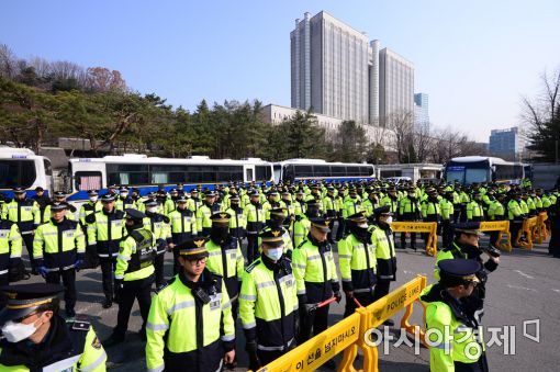 [포토]법원 앞 빼곡한 경찰