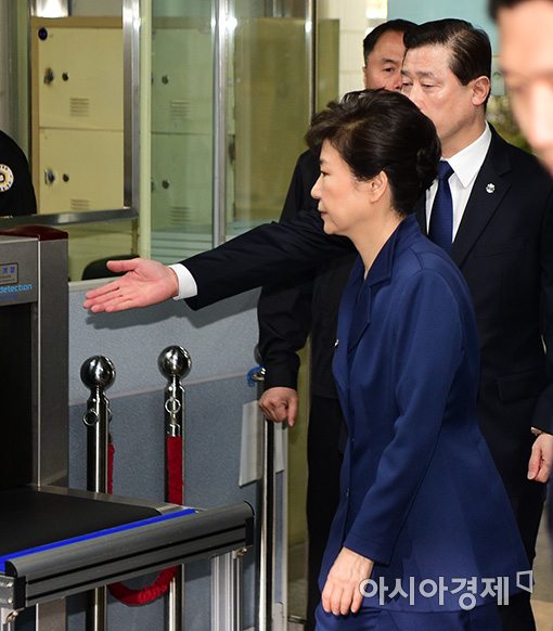[포토]법정 향하는 박 전 대통령