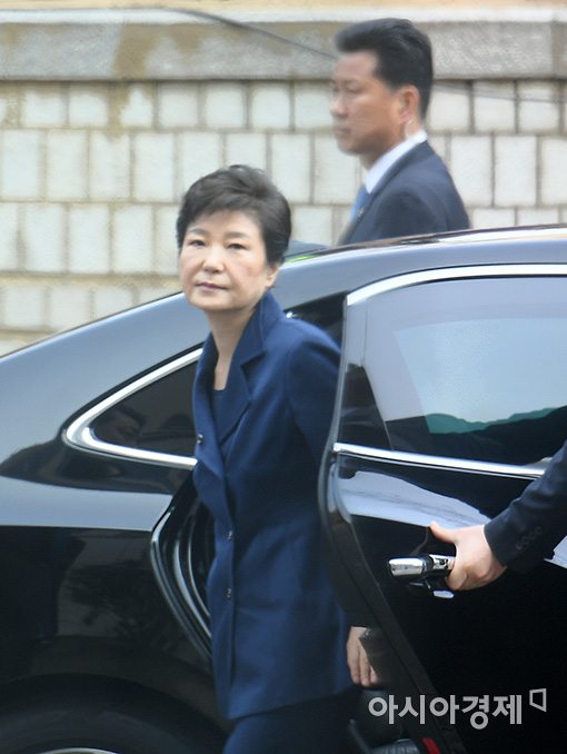 [포토]법정 향하는 박 전 대통령