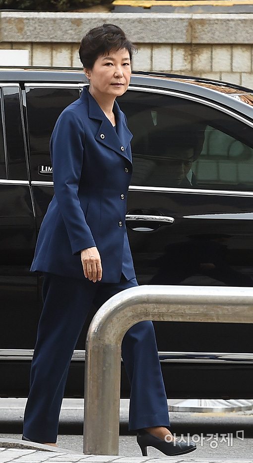 [포토]법원 도착한 박근혜 전 대통령
