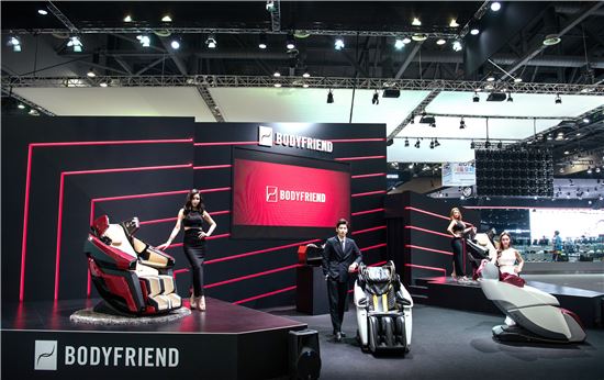 바디프랜드, 서울모터쇼에 '슈퍼카 안마의자' 공개