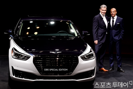 [2017 서울모터쇼]정의선, 현대차·제네시스관 전격 방문…제네시스 전략회의