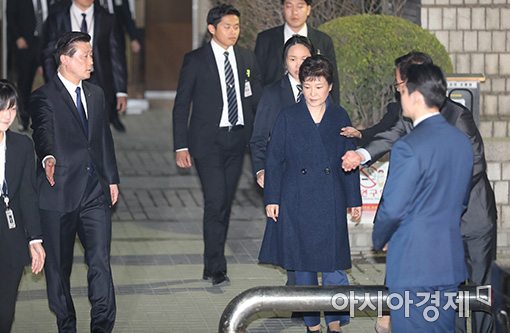 [포토]박근혜 전 대통령 9시간 만에 심문 종료