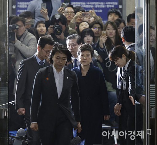 [포토]법원 나오는 박근혜 전 대통령