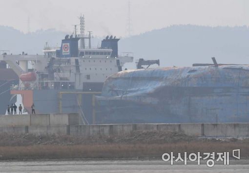 [포토]3년만에 항구로 돌아온 세월호 