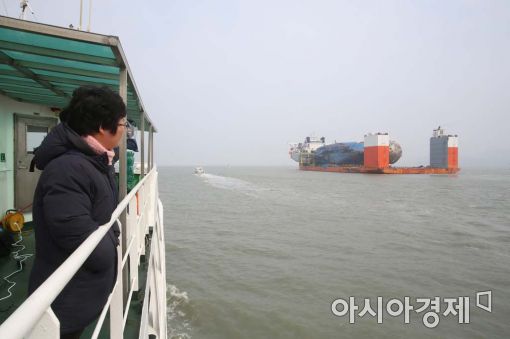 [포토]'저 배 안에 우리 딸이 있어요'