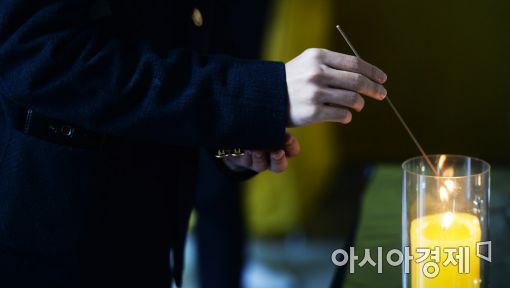 [포토]'교복 입고 분향'
