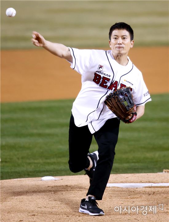 [포토]지성, '잠실 개막전 시구'