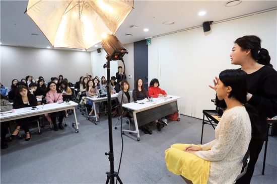 [포토]갤러리아免, 재한 중국인 뷰티클래스 개최