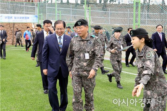 송광운 광주북구청장, 31사단 운동장 생활체육시설 개장식 참석