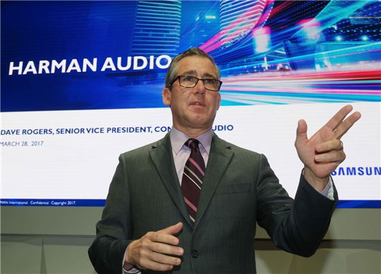 "삼성·하만, 윈윈은 시작됐다"…갤S8 이어폰 AKG 채택