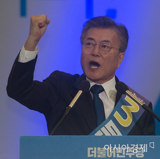 [포토]주먹 쥔 문재인 후보