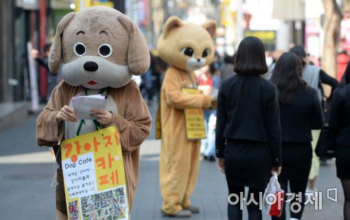 [포토]때 이른 더위가 두려운 사람들 