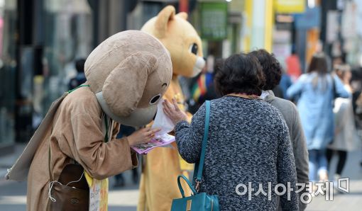[포토]'때 이른 더위가 두려워'