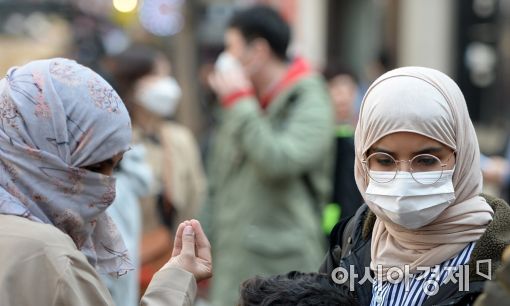 [포토]'한국 관광은 마스크 필수'