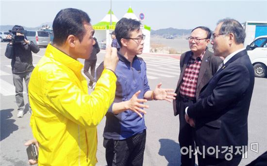 민주당 이개호 도당 위원장,세월호 육상거취 준비작업 현장 방문