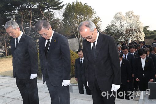 [포토]문재인, 이승만 전 대통령 묘역 참배