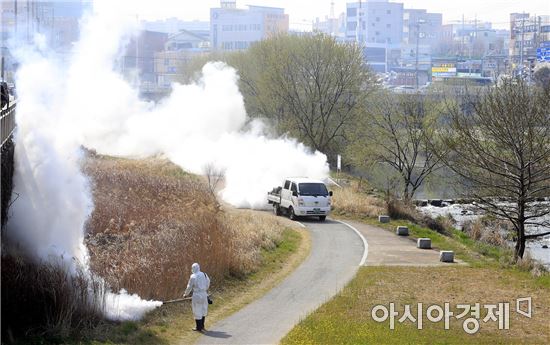 [포토]전염병·모기퇴치, 광주북구 방역 총력