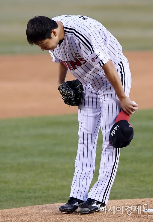 [포토]차우찬, '친정팀 삼성 향해 고개숙여 인사'