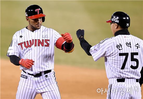 [포토]히메네스, '1타점 추가했어요'