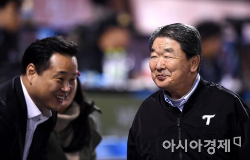 [포토]LG 홈 개막전 찾은 구본준 부회장