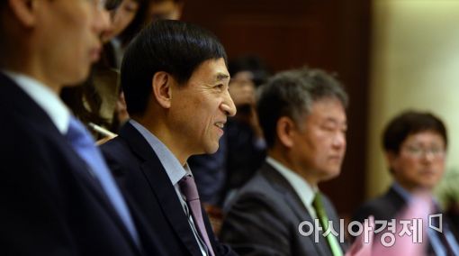 [포토]인사말하는 이주열 한은 총재