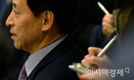 [포토]이주열 한국은행 총재, 말 한마디에 집중 