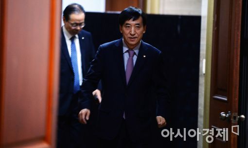 [포토]이주열 총재, '비장한 걸음'