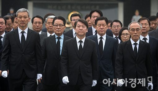 [포토]현충원 찾은 안철수 후보