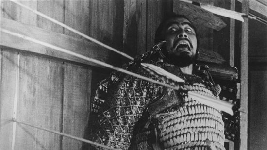 구로사와 아키라의 '맥베스'에겐 진짜 화살이 날아갔다