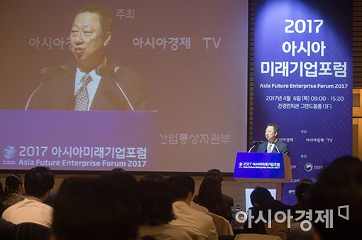 [포토]4차 산업혁명 포럼 참석한 박용만 회장