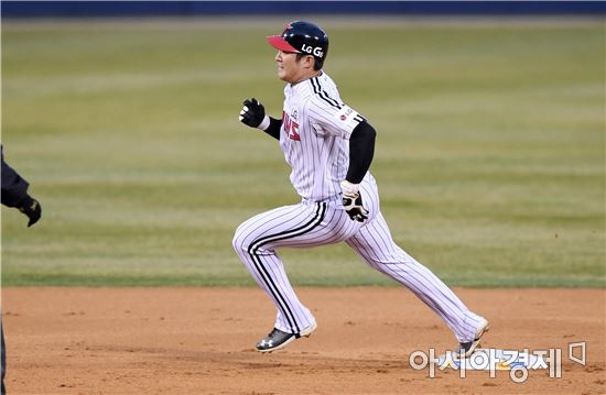 [포토]오지환, '단숨에 3루까지'