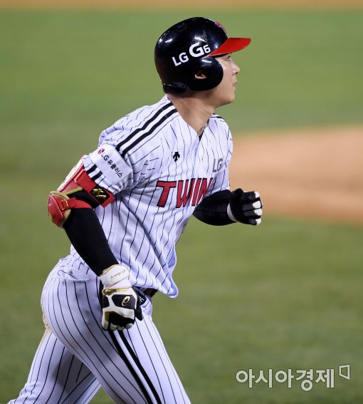 [포토]오지환, '시즌 2호 넘어간다!'