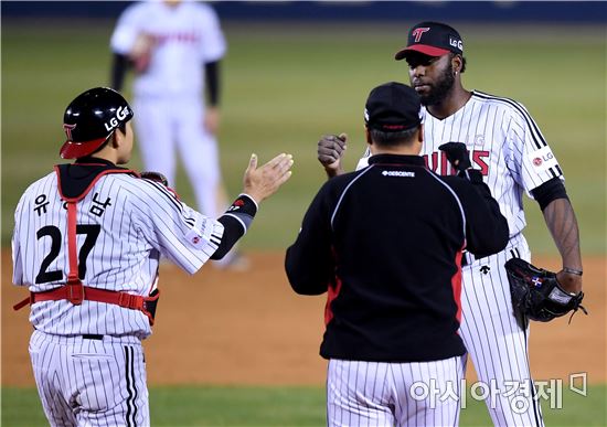 [포토]LG 소사, 7.2이닝 무실점 '시즌 2승 눈앞'