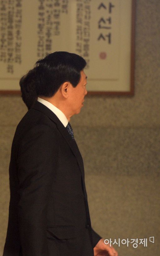 [포토]검찰 향하는 신동빈