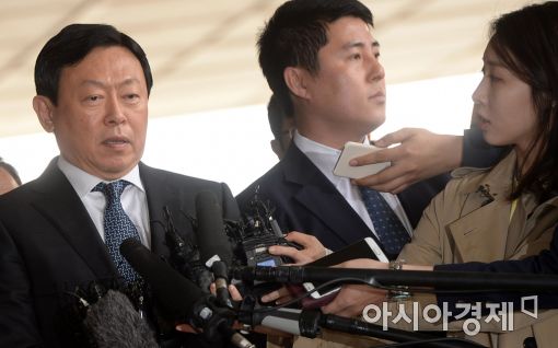 [포토]신동빈 "조사에 성실히 임하겠다"