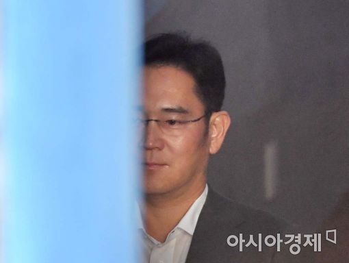 "朴·崔 관계 인지한 결과"…이재용 재판, '정유라 지원' 공방