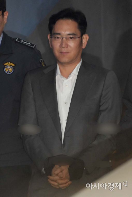 [포토]법정 향하는 이재용 삼성전자 부회장 